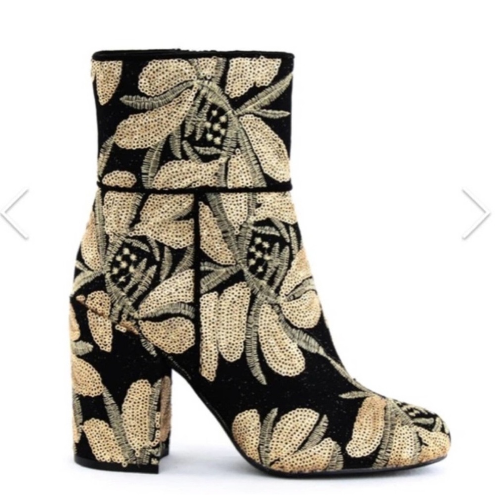 Steve Madden Women’s 8 Goldie Black and Gold Ankle Booties with Chunky Heel